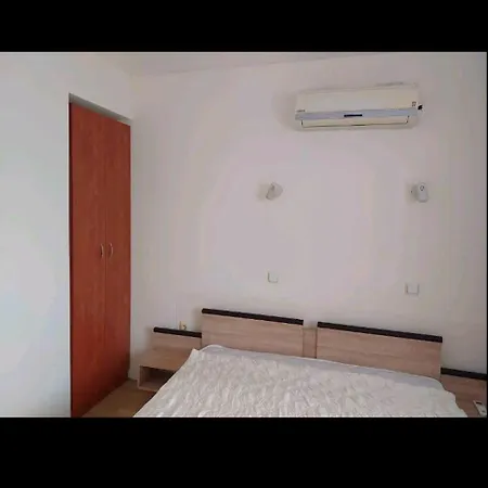 Апартамент St. Vlas *